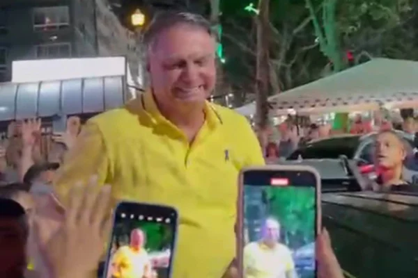 Foto colorida de Bolsonaro - Metrópoles