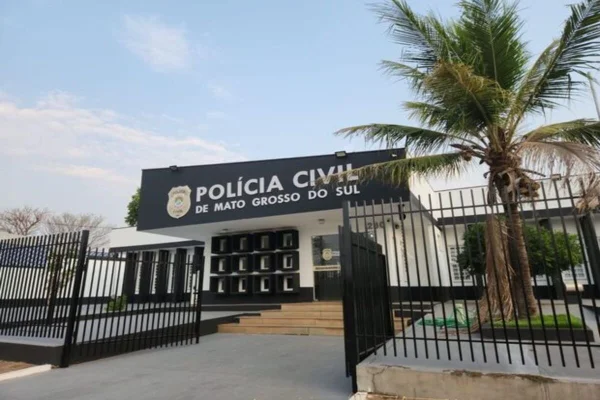 Imagem colorida da fachada da Polícia Civil em MS - Metrópoles