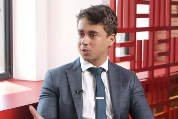 O deputado Nikolas Ferreira (PL-MG) em entrevista ao Metrópoles