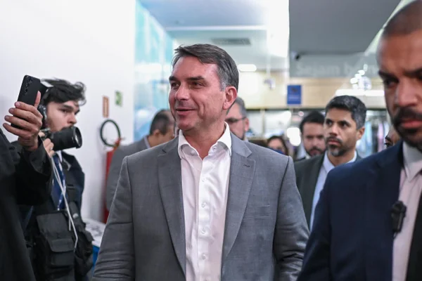 Republicanos oficializa apoio a Flávio Bolsonaro no 2º turno - destaque galeria Republicanos oficializa apoio a Flávio Bolsonaro no 2º turno - destaque galeria