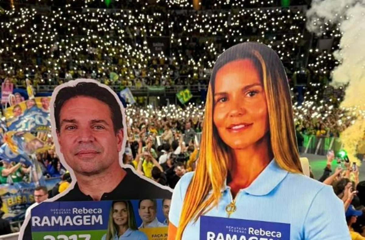 Equipe de Rebeca usou papelão para campanha Equipe de Rebeca usou papelão para campanha