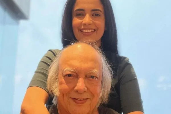 “Linda para encontrar com ele”: viúva de Erasmo Carlos comove web
