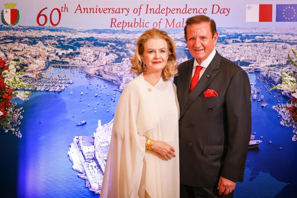 Embaixatriz de Malta, Ann Aquilina e o embaixador de Malta, John Aquilina