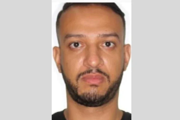 Imagens mostram homem com barba e cabelo curto, Matheus Augusto de Casto Mota é o 2º suspeito identificado por participação na execução do delator do PCC