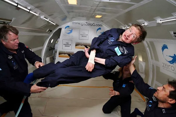 “Continue voando como o Super-Homem”, diz Nasa em homenagem a Hawking