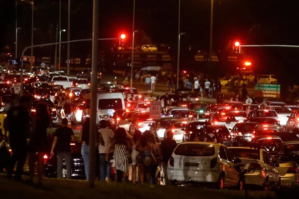 Após show de Marília Mendonça em Brasília, trânsito fica travado