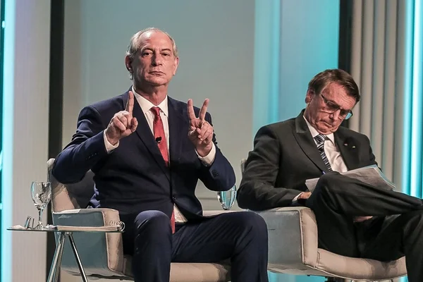 Ciro Gomes usa foto ao lado de Bolsonaro para pedir votos nas redes