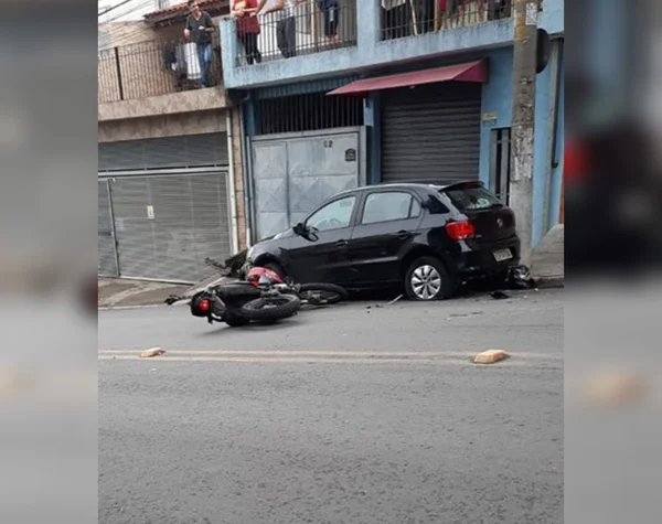 Vídeo: motorista vítima de assalto atropela dupla que fazia arrastões na Grande SP