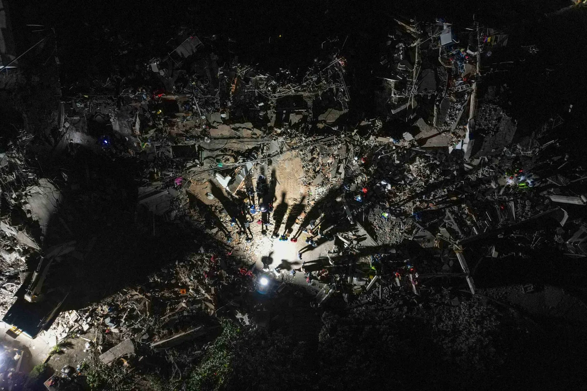Tragédia na Venezuela: Terremotos matam 2.295, ferem 11.267; Jorge Rodríguez revela 40 mil desaparecidos em La Guaira e Caracas.