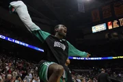 Jogador foi campeão da NBA com o Boston Celtics. Jogador foi campeão da NBA com o Boston Celtics.