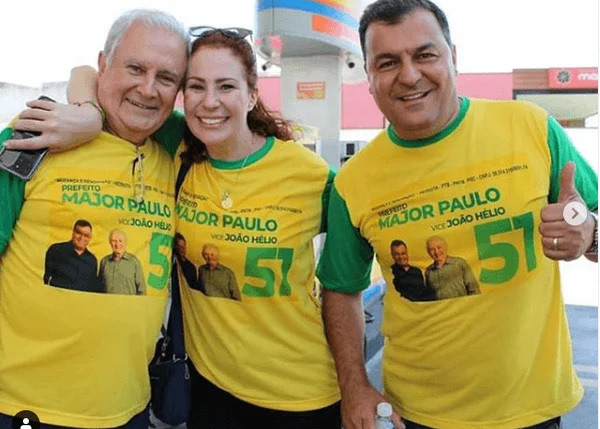 Carla e Bruno Zambelli, ao lado do pai