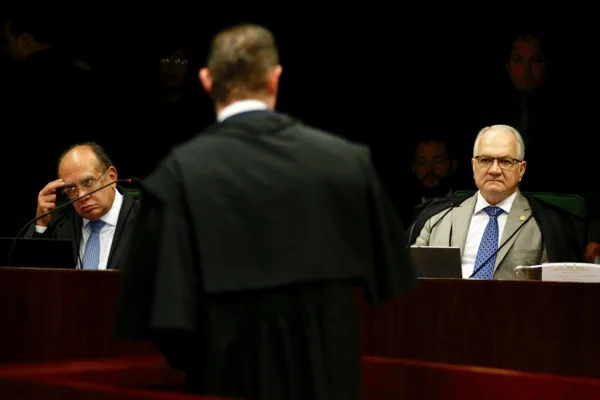 Gilmar Mendes pede vista e adia julgamento de HC de Lula