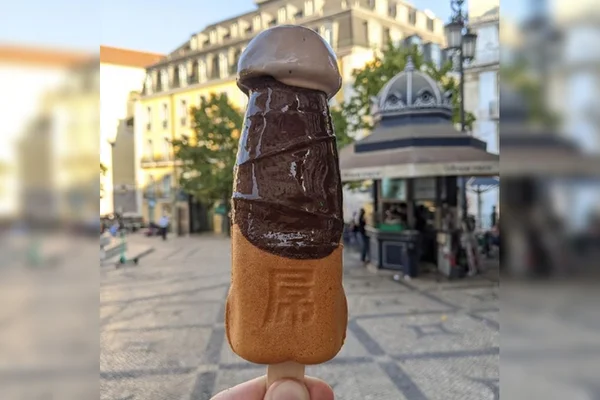 Padaria vende crepes em formato de pênis e vagina