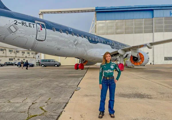 Leila Pereira com o avião