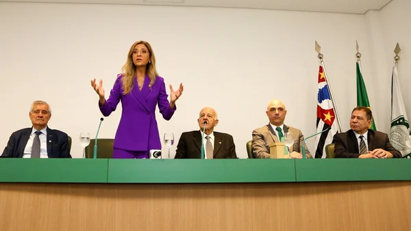 Leila Pereira na cerimônia de posse