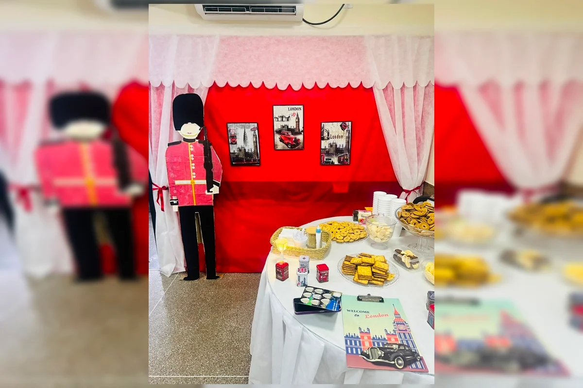 A sala falou sobre a Família Real, o futebol e a música britânica, montando uma linha do tempo que uniu desde clássicos como The Beatles e Queen até nomes contemporâneos como Adele e Ed Sheeran A sala falou sobre a Família Real, o futebol e a música britânica, montando uma linha do tempo que uniu desde clássicos como The Beatles e Queen até nomes contemporâneos como Adele e Ed Sheeran