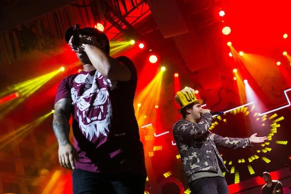 “Carnaval no Parque” estreia com show de Matheus & Kauan