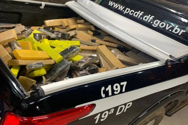Policiais interceptam meia tonelada de maconha que vinha para o DF