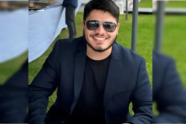 Filho de vereadora morre ao perder controle de carro e bater em árvore
