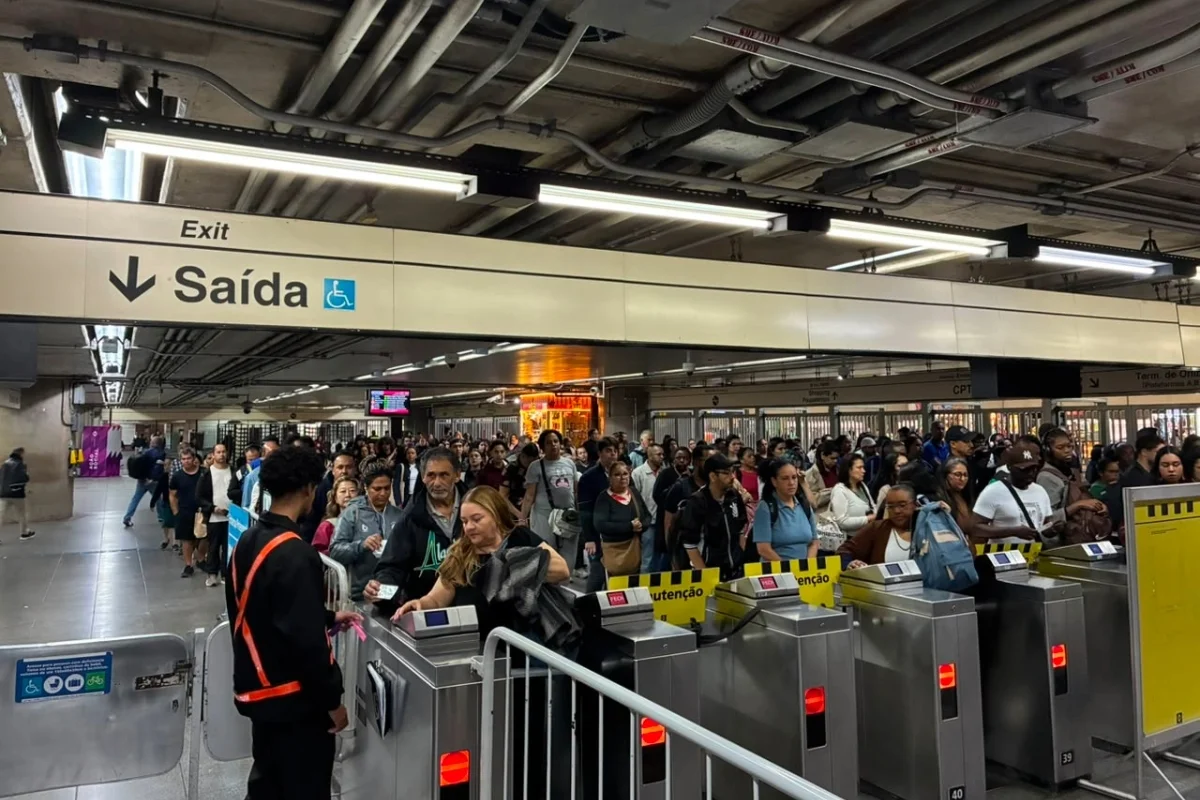 Greve da CPTM: metrô tem filas e lotação em dia de caos na zona leste - imagem 7 Greve da CPTM: metrô tem filas e lotação em dia de caos na zona leste - imagem 7