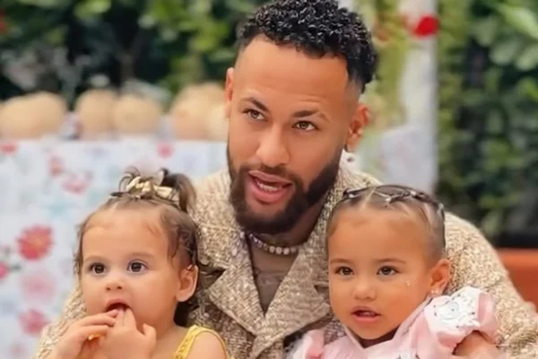 MC Mirella rebate comparação entre filhas de Neymar