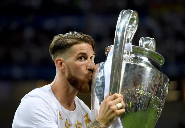 Sergio Ramos com a taça da Champions League - Metrópoles