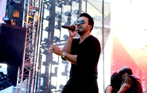 Luis Fonsi, intérprete de Despacito, anuncia turnê no Brasil