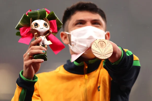 Thomaz Ruan ganha prata e Petrúcio Ferreira é bronze nos 400m rasos em Tóquio