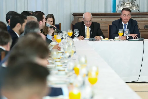 Em café, deputados dizem a Bolsonaro que é preciso ir além do voto impresso