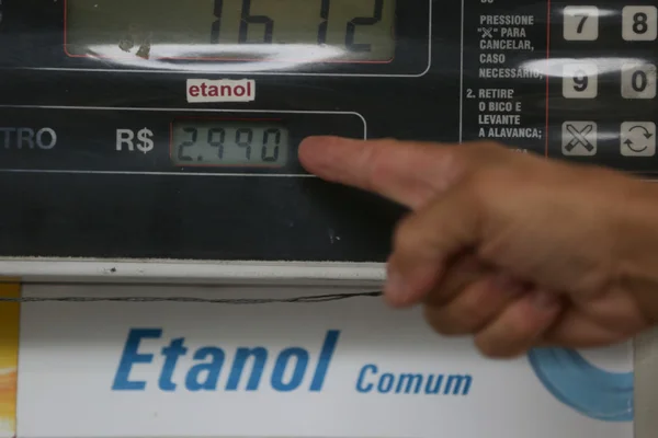 Etanol recua em 14 estados e no DF; preço avança 0,38% no país