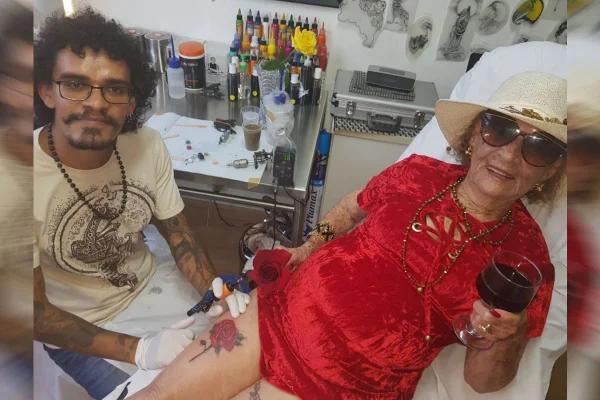 Com 105 anos, idosa do DF faz tatuagem e quer entrar para o Guinness