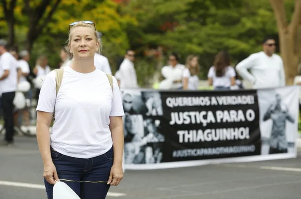 Família de Thiago Soares vai pedir exumação se laudo for inconclusivo