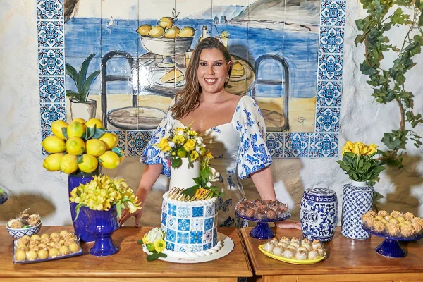 Mirella Montello celebra aniversário com jantar em clima italiano 