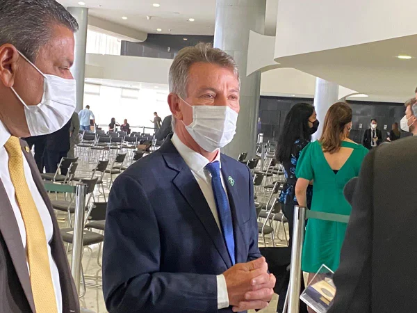 Governador de RR anuncia redução do ICMS do gás de cozinha de 17% para 12%
