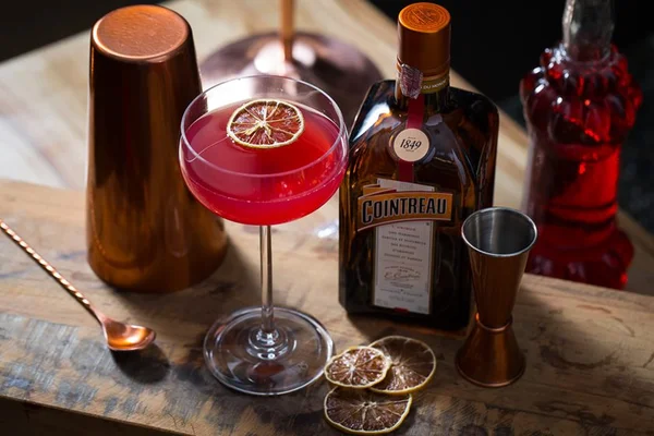 Cosmopolitan: faça o drinque amado por Carrie, de Sex and the City