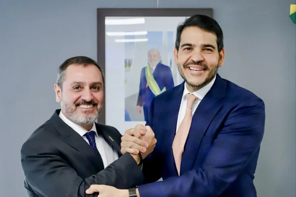 O diretor-geral da Polícia Federal, Andrei Rodrigues, e o advogado-geral da União, Jorge Messias
