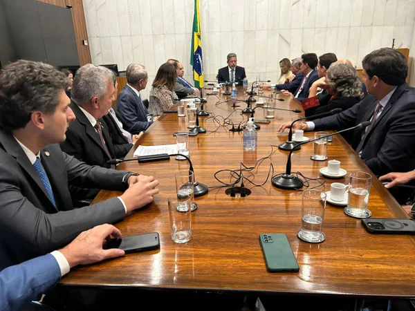 Ibaneis sai confiante de reunião com Lira sobre FCDF: “Sabe da importância”