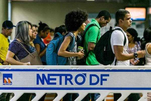 Sem servidores, metrô deve voltar a ficar fechado neste sábado (18)
