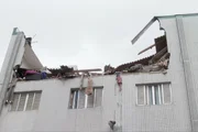 Explosão de gás deixa 2 pessoas feridas e interdita prédio no litoral de SP - imagem 2 Explosão de gás deixa 2 pessoas feridas e interdita prédio no litoral de SP - imagem 2