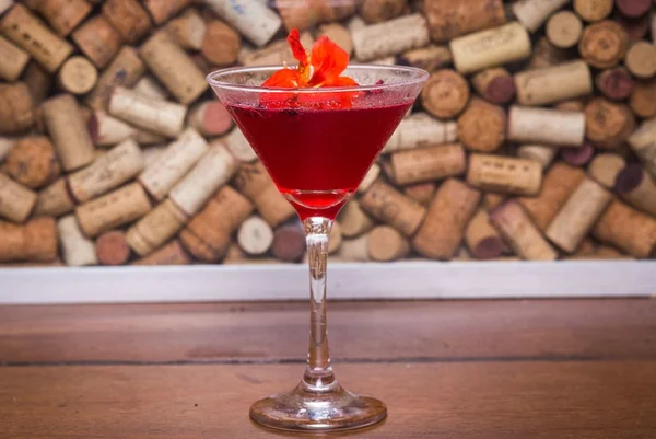 Na semana da mulher, Metrópoles e N.O.A.H lançam drinque especial