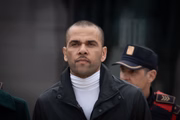 Brasileiros detonam Justiça espanhola após absolvição do Daniel Alves Brasileiros detonam Justiça espanhola após absolvição do Daniel Alves