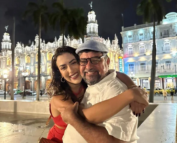 deputado do pt washington quaqua com mulher em Cuba