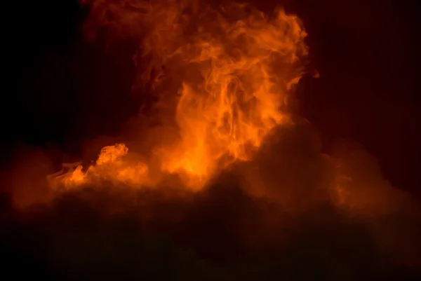 SP: Três crianças morrem em incêndio de galpão ocupado por sem-teto