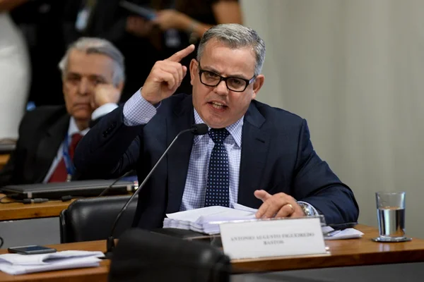 Advogado de delatores é acusado por doleiros de cobrar propina