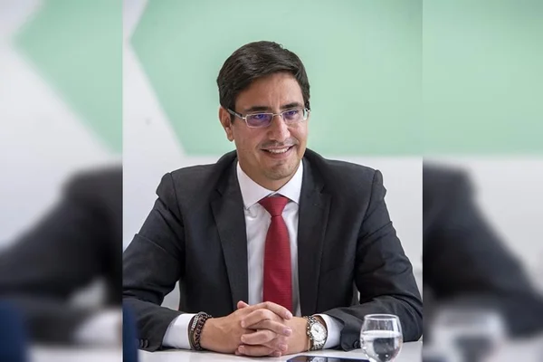 Foto colorida do juiz militar Fernando Mello, novo presidente da Ajufem