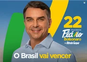 Flávio Bolsonaro com o "V" estilizado escrito pelo pai em campanha presidencial Flávio Bolsonaro com o "V" estilizado escrito pelo pai em campanha presidencial