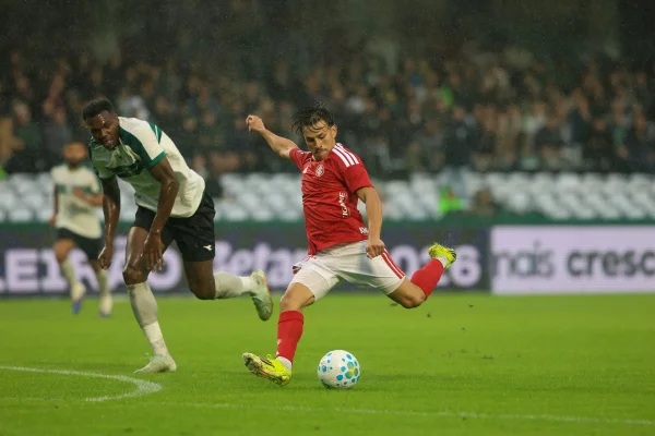 Brasileirão: Internacional marca nos acréscimos e empata com Coritiba