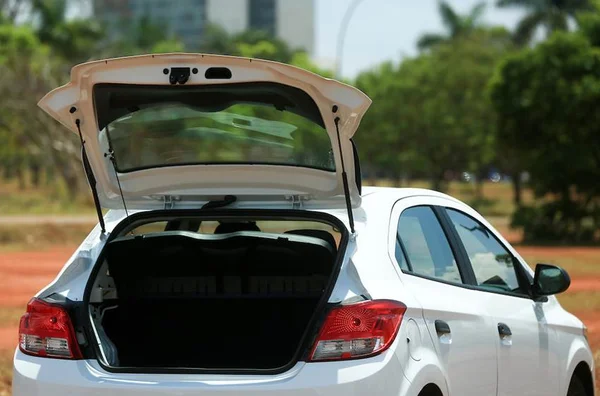 Mulher é encontrada morta em porta-malas após marido descobrir traição