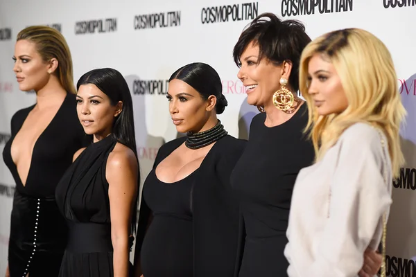 Artista cria vídeos que mostram modificações faciais das Kardashians