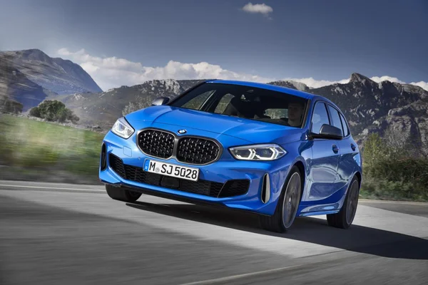 BMW lança o novo M135i xDrive por R$ 270 mil
